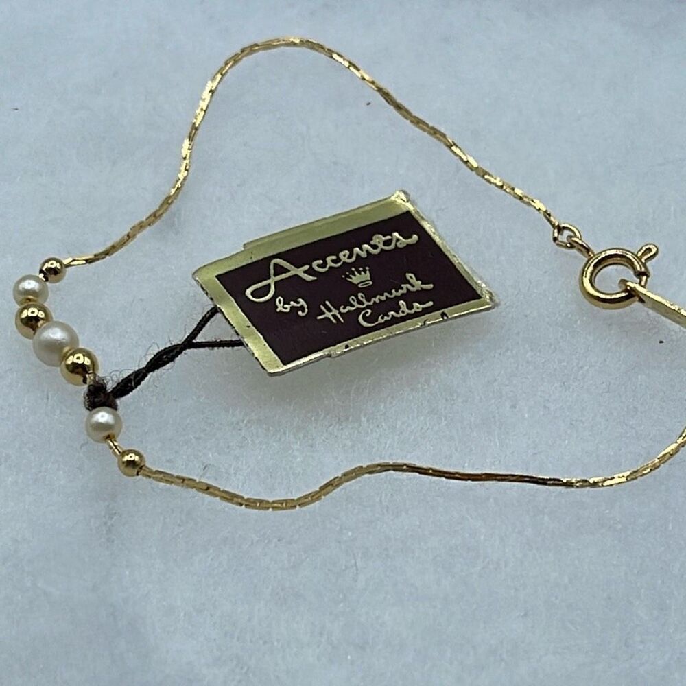 NWT Vintage Accents by Hallmark delicate gold tone faux pearl bracelet.